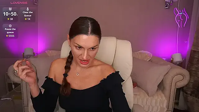 EllaGoldenn Image 4