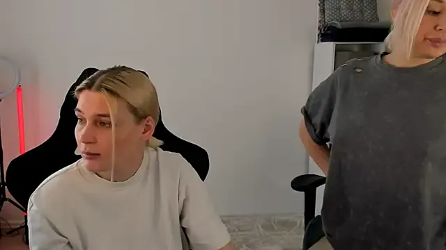 hotblonds Image 4