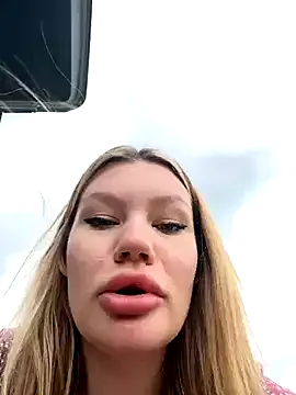 justmilaa Image 12