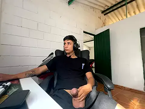 Max_TheHorseDick Image 15