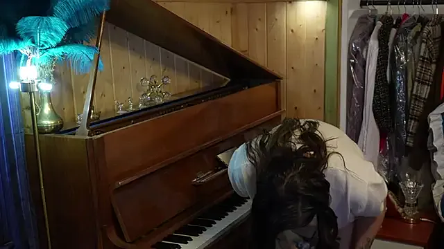 VanessaDoyle Image 17