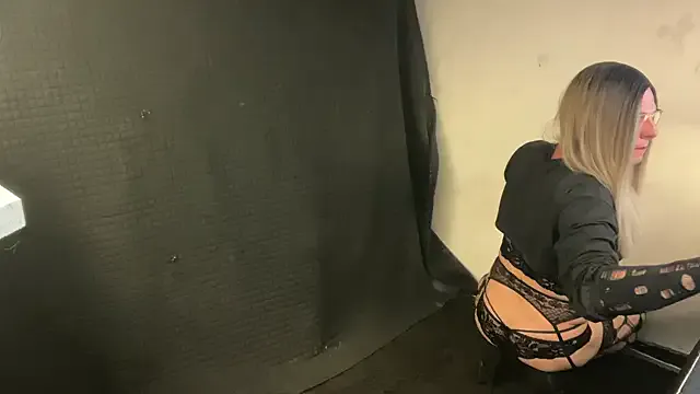 xdresserwithass Image 16